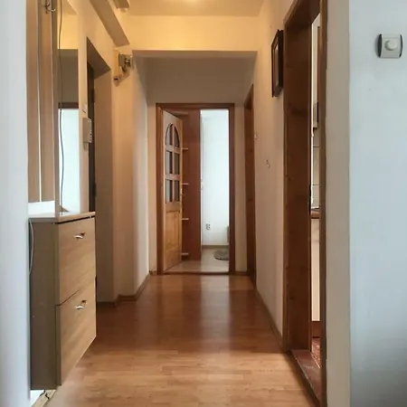 Bright Near City Center Апартаменти Брашов