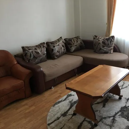 Bright Near City Center Апартаменти Брашов